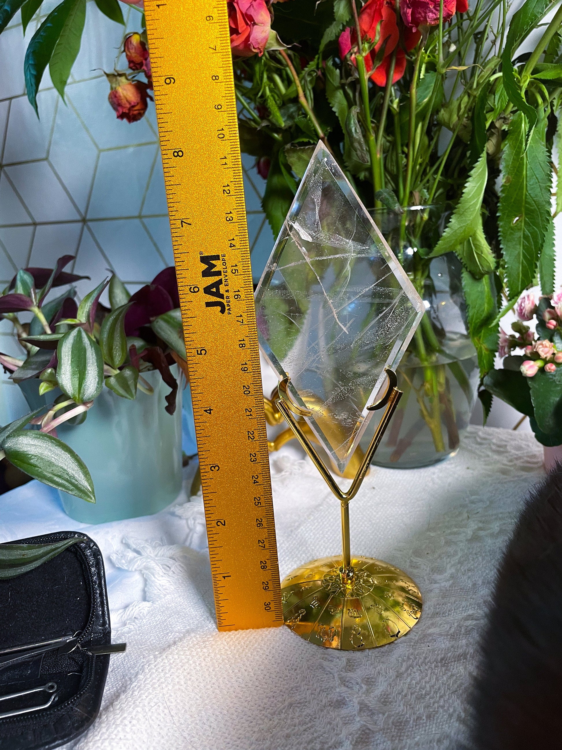 Clear Quartz Diamond with Stand - Crystals with Stands Diamond Shaped Crystals - Clear Quartz - BEAUTIFUL T5-2